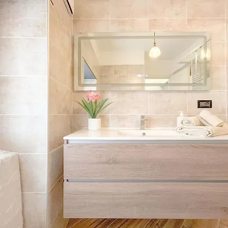 דירה Via Sestri - Centro - Aeroporto - Wifi ג'נובה