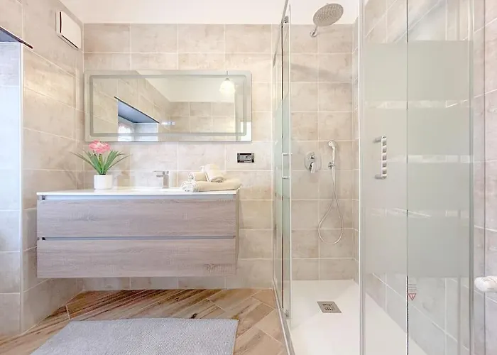 Apartament Via Sestri - Centro - Aeroporto - Wifi